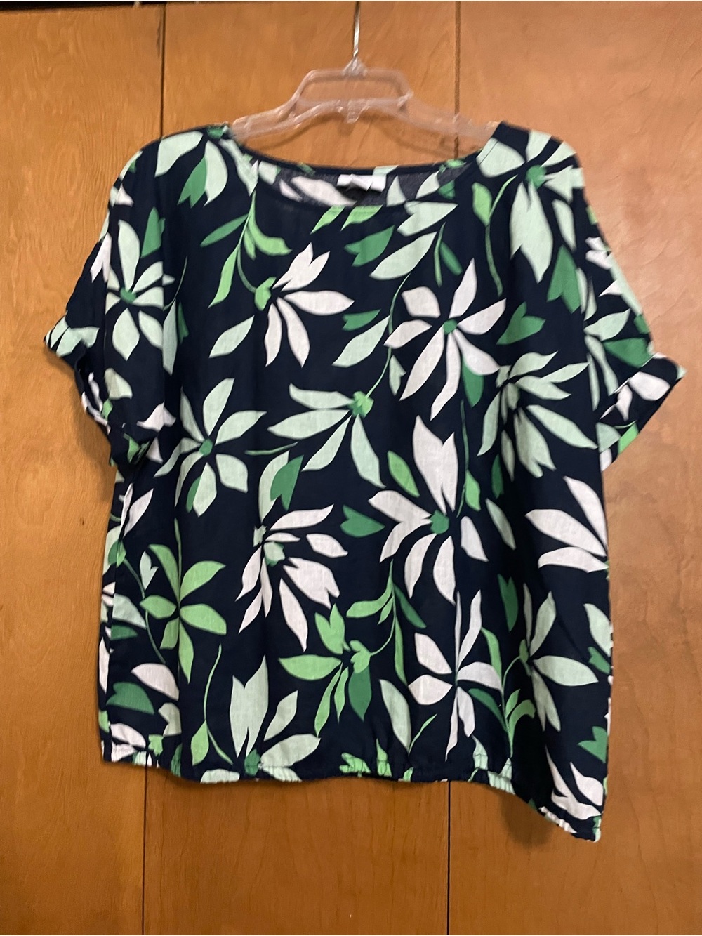 Liz Claiborne Floral Short Sleeve Top in Navy, Green & White